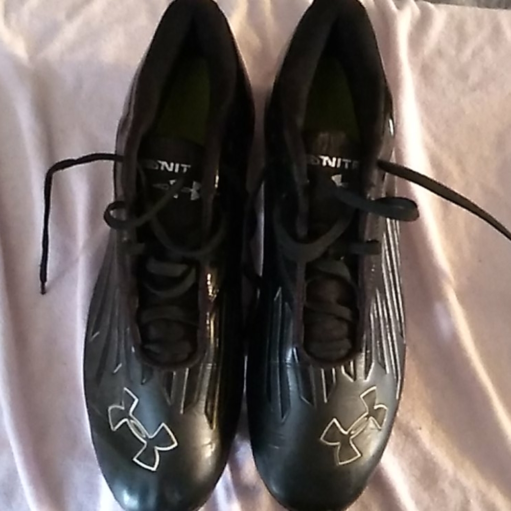 Athletic shoes
